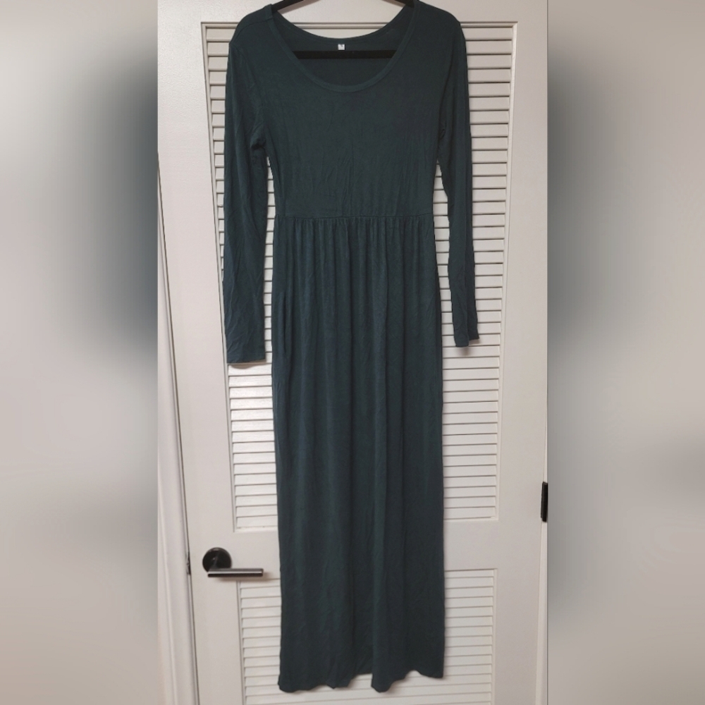 Green Scoop-Neck Long-Sleeve Pull-Over Maxi Dress With Pockets